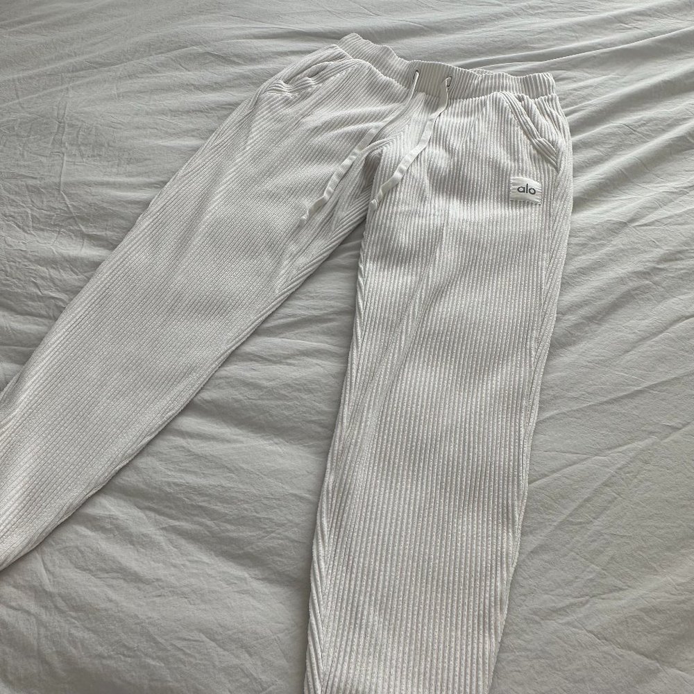 ALO MUSE SWEATPANT in Ivory